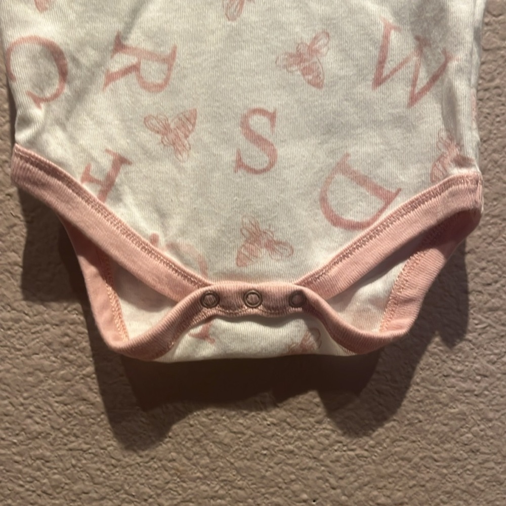 Burt’s Bees Baby Girl’s Onesie Alphabet Bee Size 3-6 Months Cotton - Picture 5 of 8